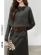春にぴったりの上品なカラーのトップスとスカートのコーディネート（セットアップ対応）