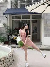 ピンクVネックの網目付きチェックワンピース【夏用・ウエストマーク・柔らかいデザイン】