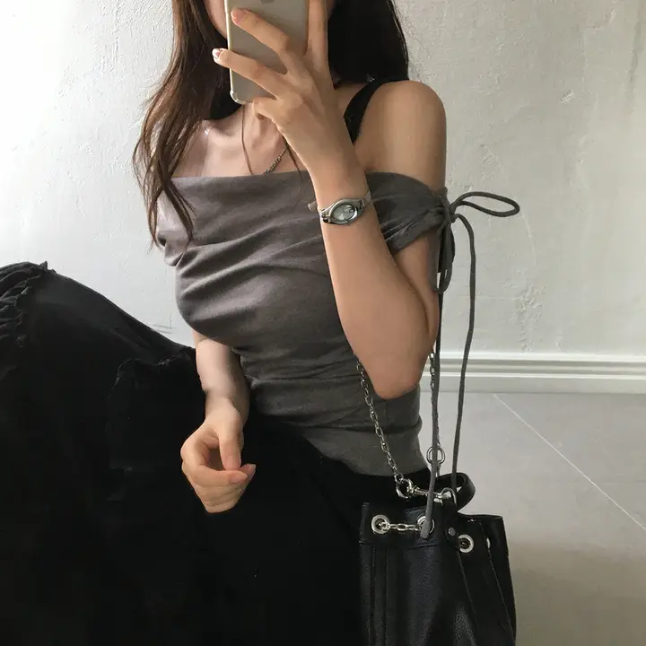 夏のトレンド！オフショルダーTシャツ【デザイン性・ウエスト絞り・短袖】