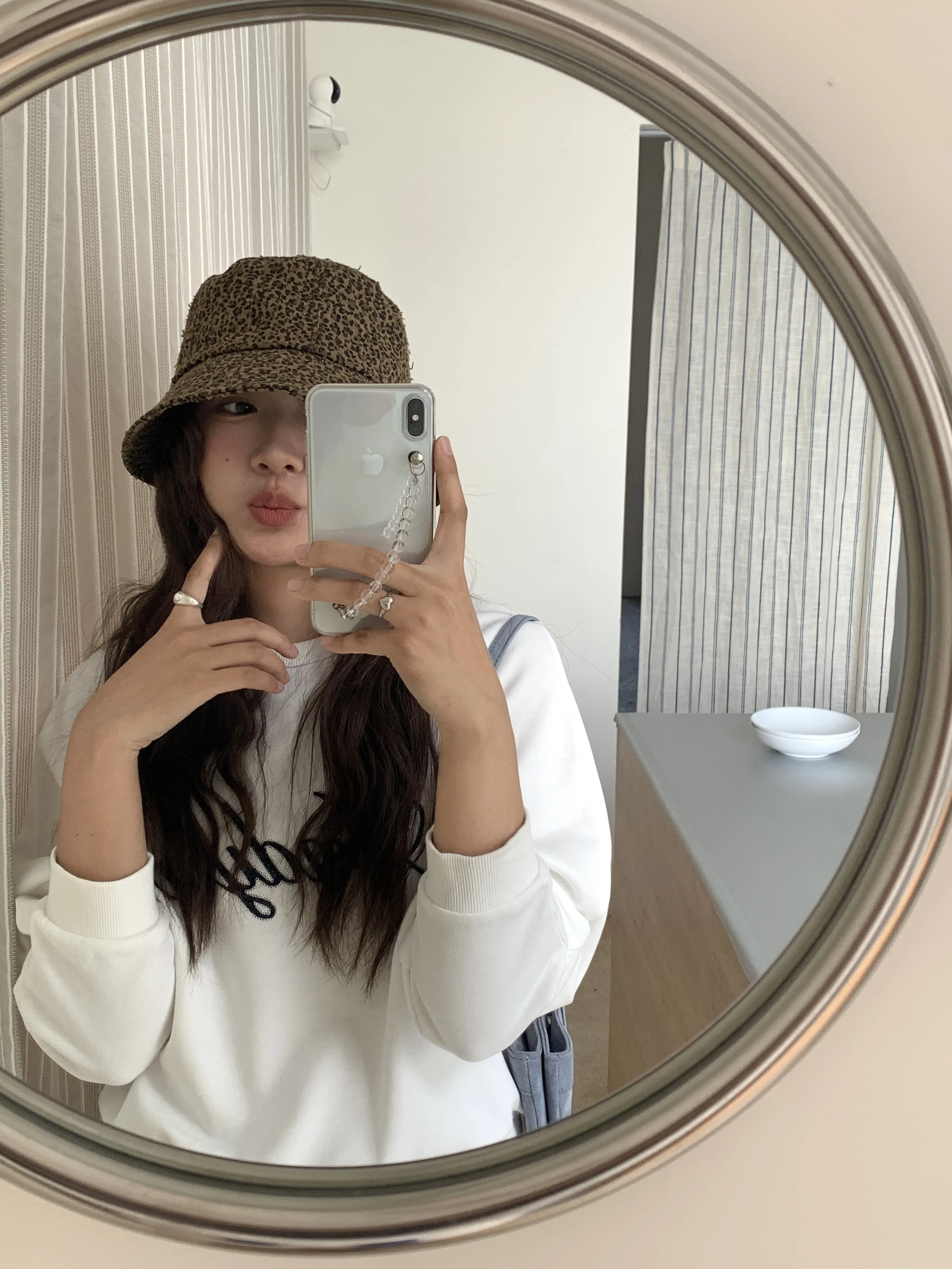 バケット帽子はどんな場面で着用するのか？そして、なぜ今、このデザインが注目されているのか？