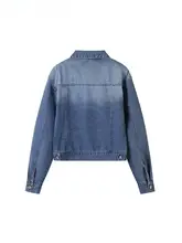 復古デザインの薄青色デニムジャケット【ファッション性・レディース】