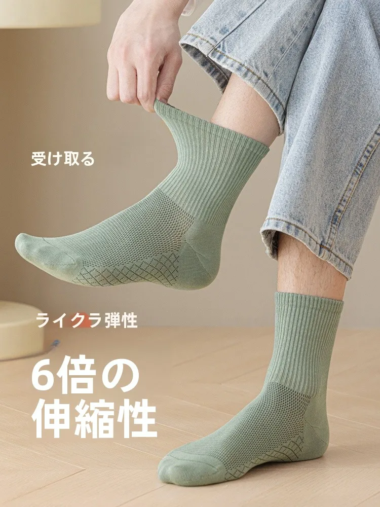 足の汗を止めるための最適なソックス：本度夏  用薄手コットン中筒ソックス