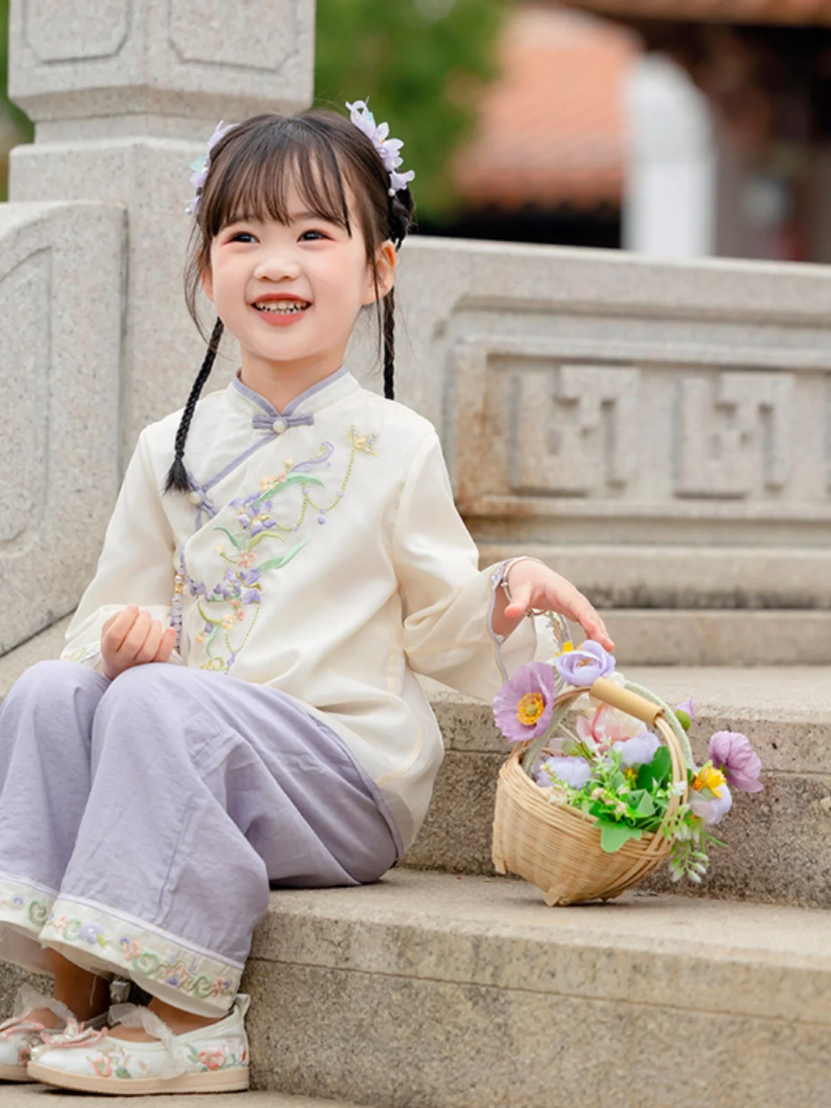 お宮参りに着る女の子の服装は、古風なチャイナドレスがベスト？