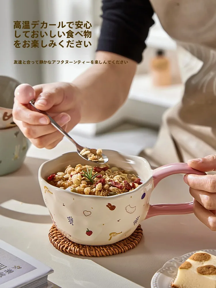 可愛らしい陶製マグカップ：こぼれないコップとしての実用性と安全性を検証