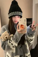 韓国風バイカラーストライプ編み帽子【レトロ・保温・秋冬用・ポンポン付き】