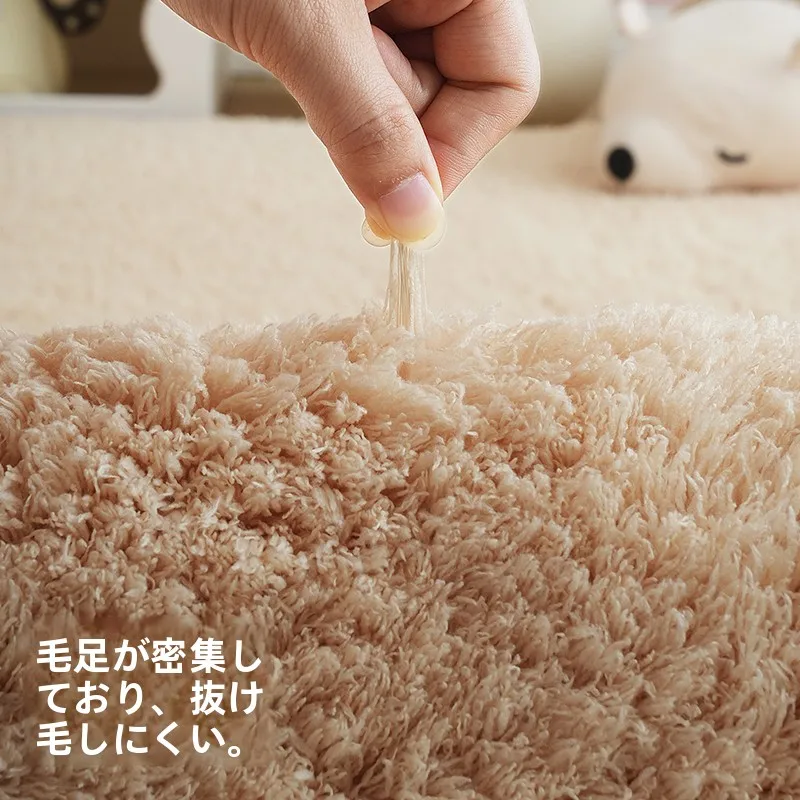 厚手暖色系主寝室用ラグマット：床暖房対応の保温性とシンプルデザインの実用性