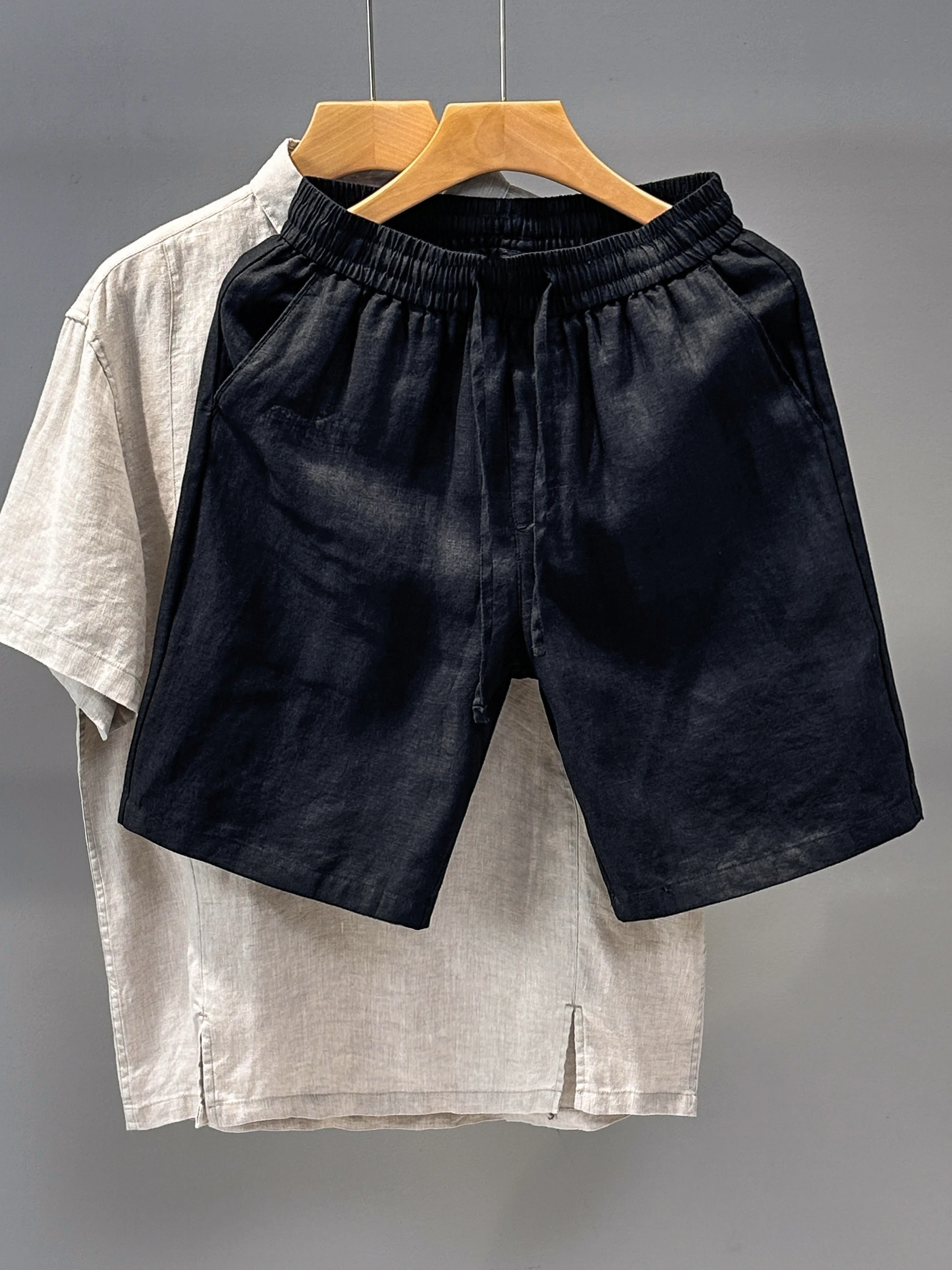 ぽっちゃりメンズ夏の服はどう選ぶ？リネンショートパンツが解決する体型悩みとは