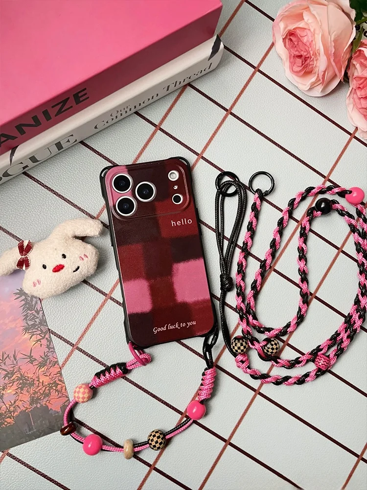 木製ビーズ調節付きショルダーストラップ：酒紅色チェック柄でスマホを保護しながらファッションを楽しむ