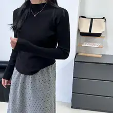 シンプルなハイネック長袖ニットトップス【女性用・ストレッチ性・レイヤードスタイルに最適・秋冬用】