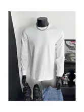 アメリカンスタイルの長袖Tシャツ【クルーネック・コットン・フィット感のあるデザイン・春秋用】