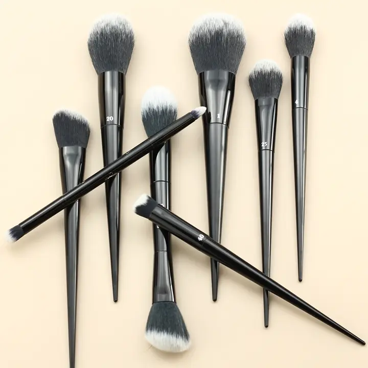 KVD メイクブラシセット【40本コンシーラー・10本ファンデーション・1本フェイスパウダー・4本ハイライト・20本チークブラシ】