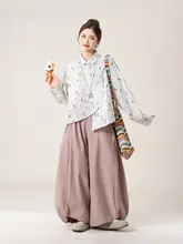 アートプリントのホワイトシャツ【ゆったりデザイン・春にぴったり】
