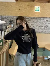 蝶柄デザインのラウンドネックニットトップス【春用・女性・フィット感・スタイル】