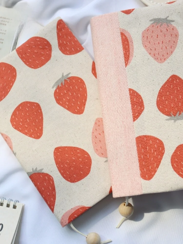 bullet journal にぴったりのノートカバーは？少女心を刺激するいちご柄の布製ブックカバーがおすすめ
