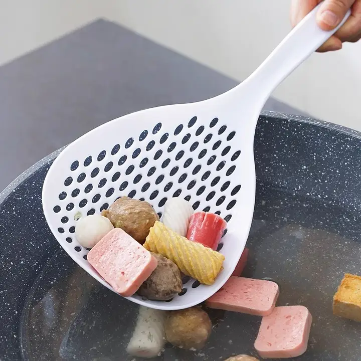 大きなストレーナーキッチン用長柄お玉【餃子・麺取り・油脂付き・多用途】