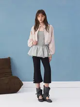 パステルピンクのロゴプリント短丈ジャケット【立ち襟・ウエスト絞り・日焼け防止・ジッパー付 き・長袖】