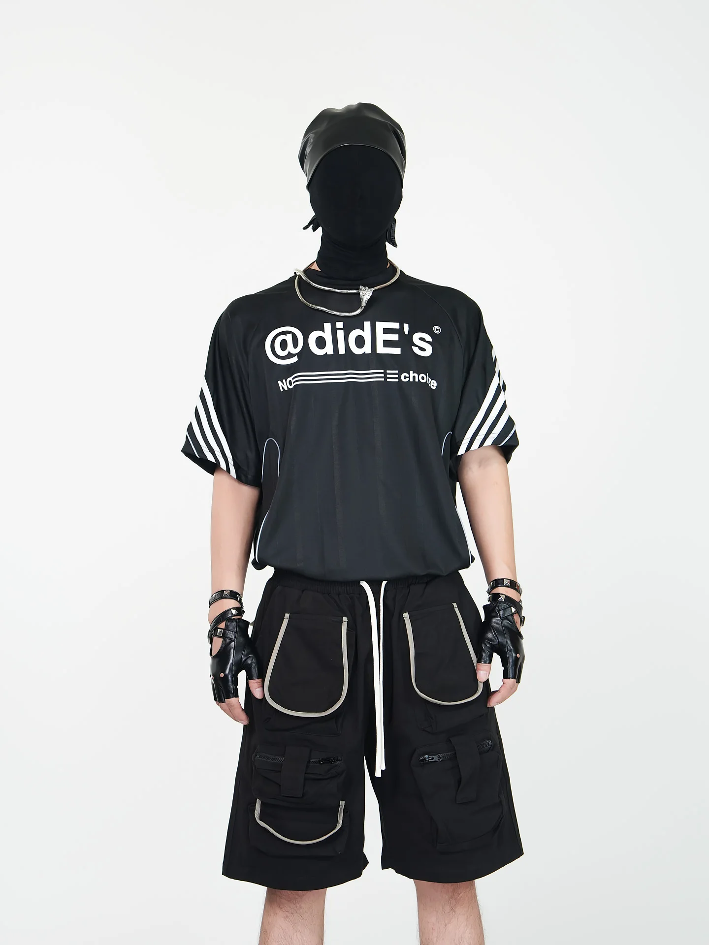 オシャレ バイク としてのVE 2ショー  トスリーブTシャツ：街乗りシーンでの着用実績とデザイン特性