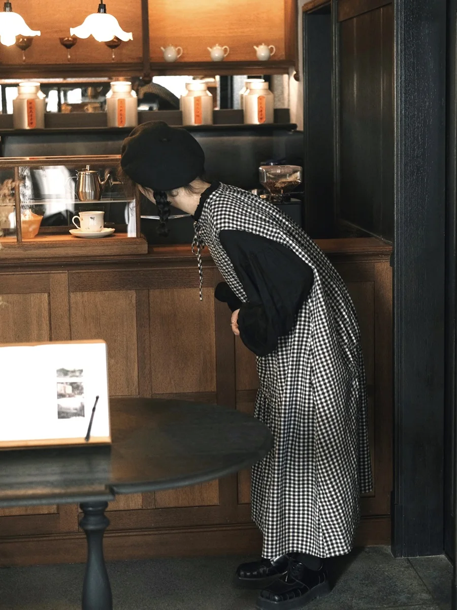 大人可愛い服 50代コーデ 完全ガイド｜黒と白グリッドワンピースの選び方と実際の着こなし