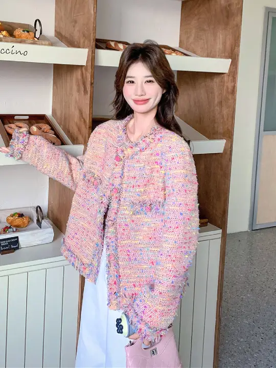 カラフルなディテールのフリンジ付きトップス【スタイル・春秋用・小柄女性向け】