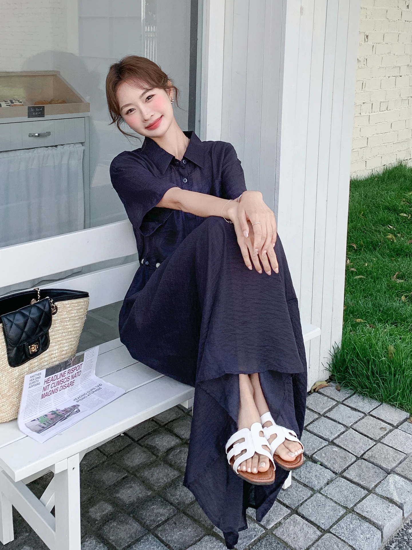 4月末から5月末にかけて着るべき服は？深い青のウエストシェイプシャツワンピースが解決する季節の悩み