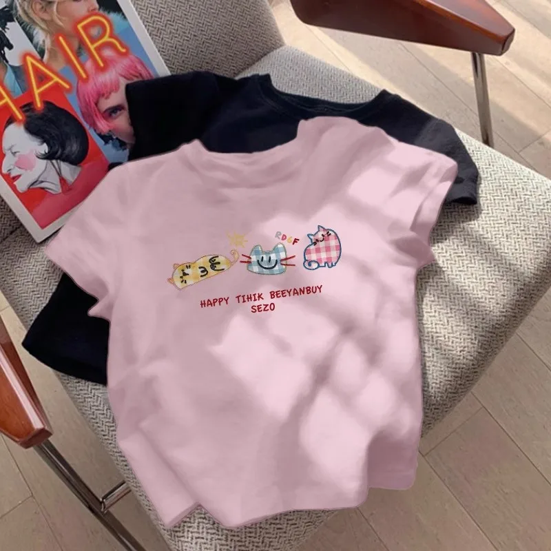 「tシャツ 小さい」はどうやって選ぶ？ミルクイエローの猫プリントTシャツが解決する、通勤と夏の悩み