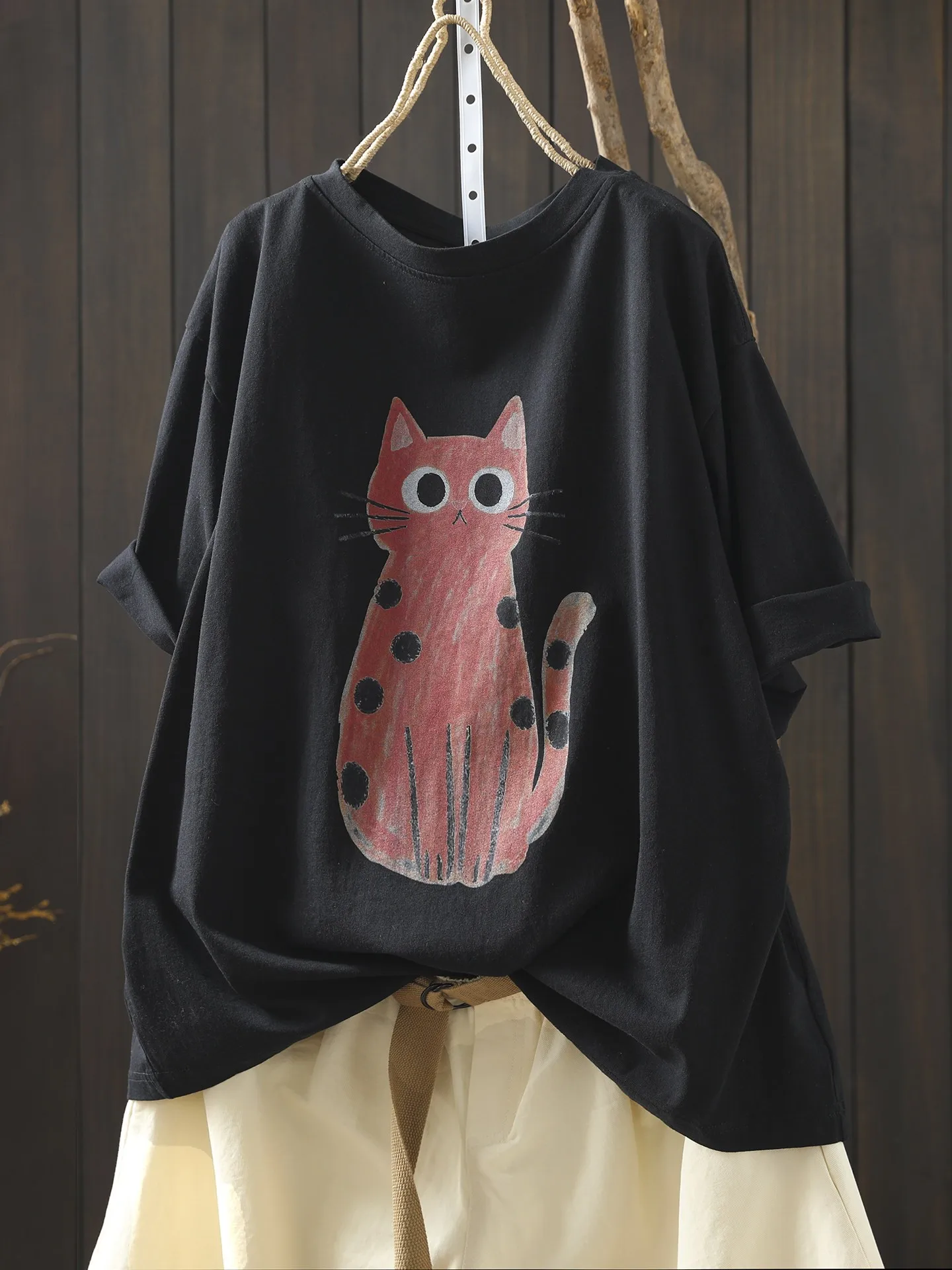 カートゥーンキャットを着るなら、夏の半袖Tシャツでどう選ぶ？