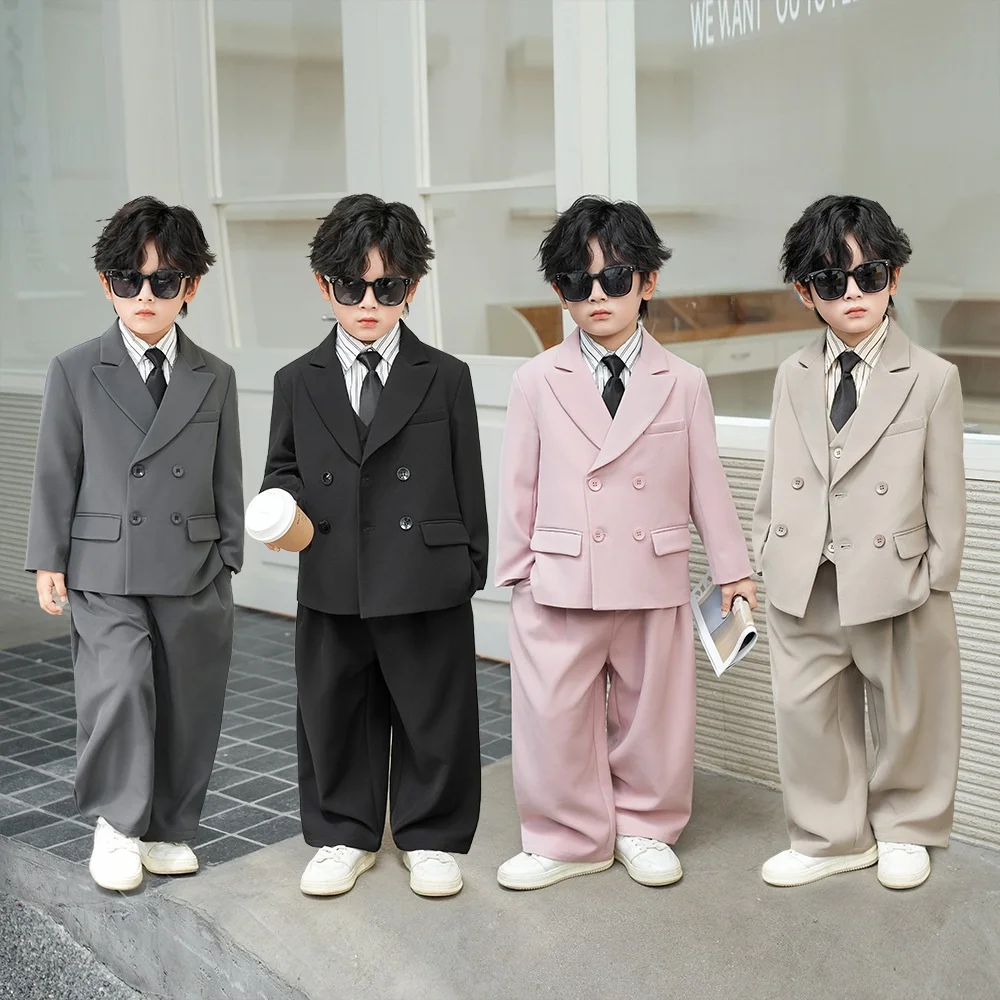 男児用カジュアルスーツ：ゆったりシルエットと花柄が特徴の春用セットアップ
