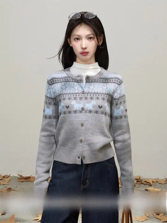 グレーのニットカーディガン【女性用・フィット感・ショート丈・秋用】