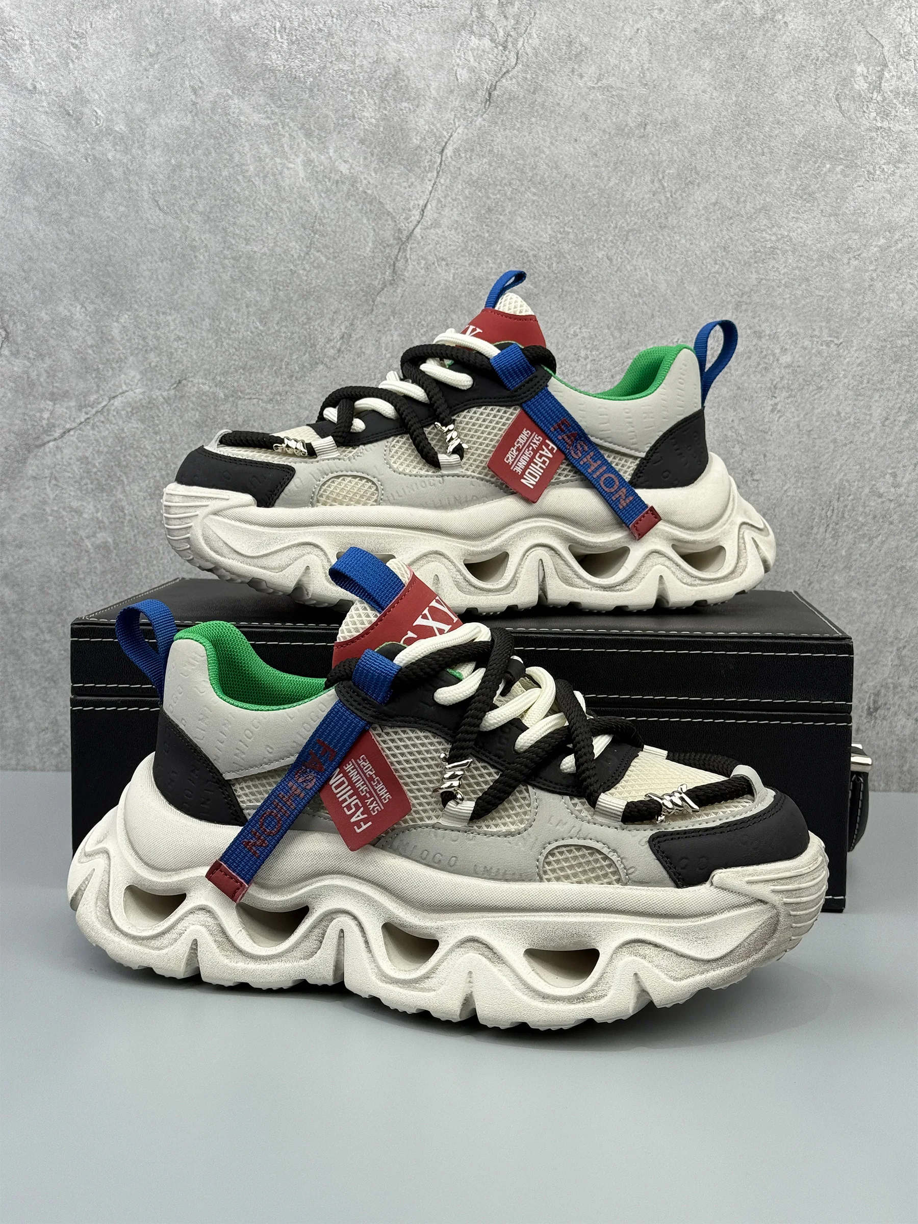 90s hiphop スニーカーのレトロデザイン  が復活する：UCoc メンズスニーカーの実用性とデザイン解析