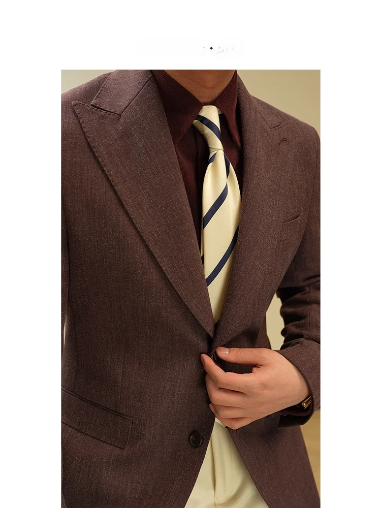 スーツジャケットを私服に着るとき、どうやって選びますか？