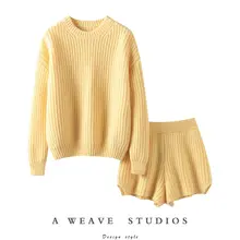 厚手のラウンドネック100%純山羊绒ニットとショートパンツの秋冬コーディネート（セットアップ対応）