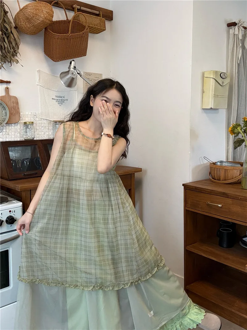 OL制服の夏用3点セット：透け感のあるチェックキャミソールとグリーンワイドパンツの実用性と選定基準