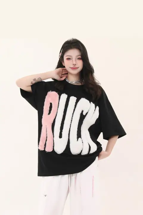 毛羽立ちデザインの刺繍入りコットン半袖Tシャツ【クルーネック・ゆったりフィット・カップル向け】