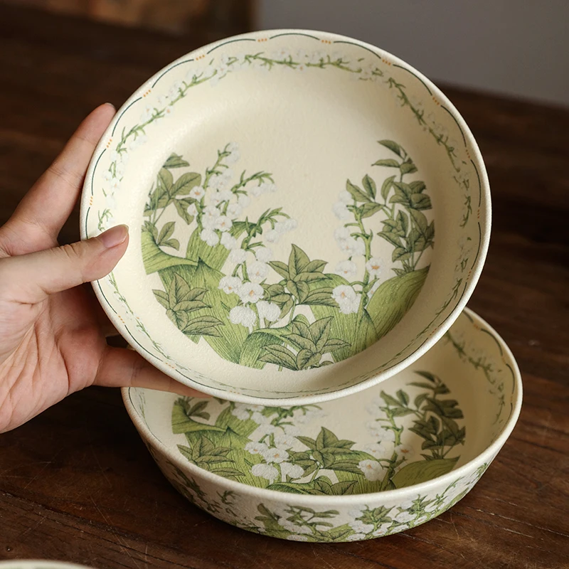 お椀型が本当にすくいやすいの？風鈴蘭花デザインの陶器ボウルで見つけた、日常の小さな幸せ