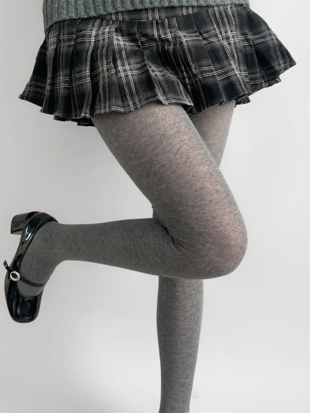 膝上ストッキングを着用するなら、本当に美腿に仕上がるのか？