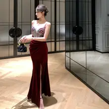 艶やかな金糸ベルベットのセクシーな低胸キャミソールドレス【夜のお出かけに最適】