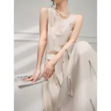 無袖トップスとAラインスカートの高級感ある夏用コーディネート（セットアップ対応）