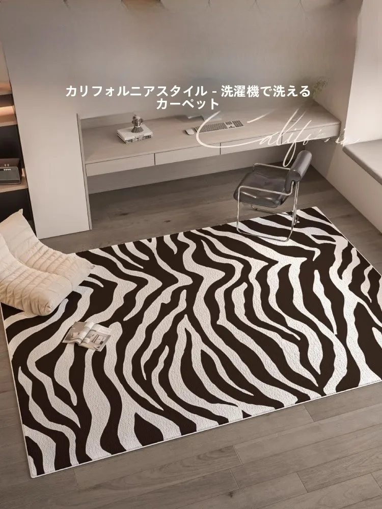 キャメルソファに合うラグの選び方：TipToe アニマルプリントモロッカンスタイルラグの実用性と相性