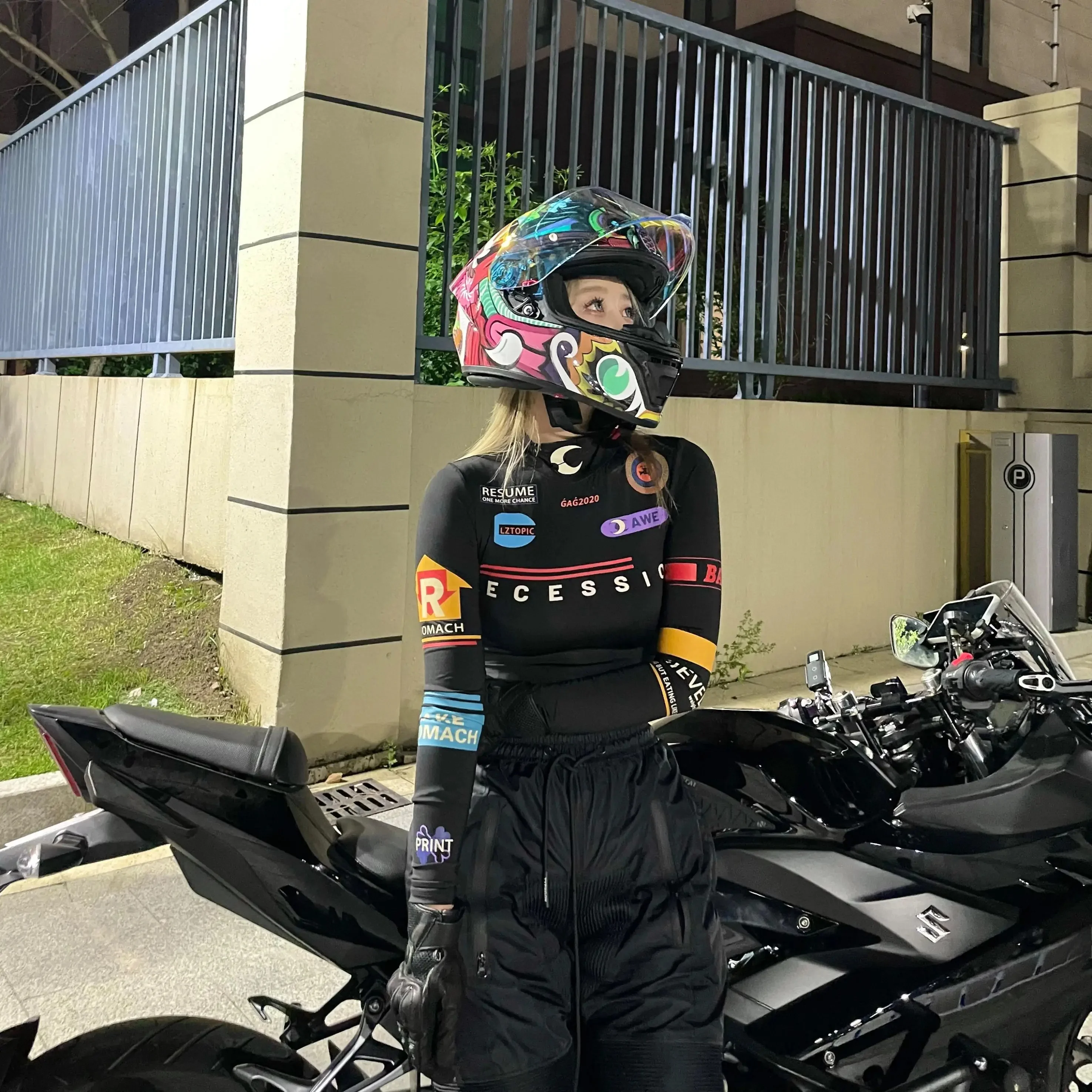 夏用ライディングジャケット：通気性とスリムフィットで快適なサイクリングを実現