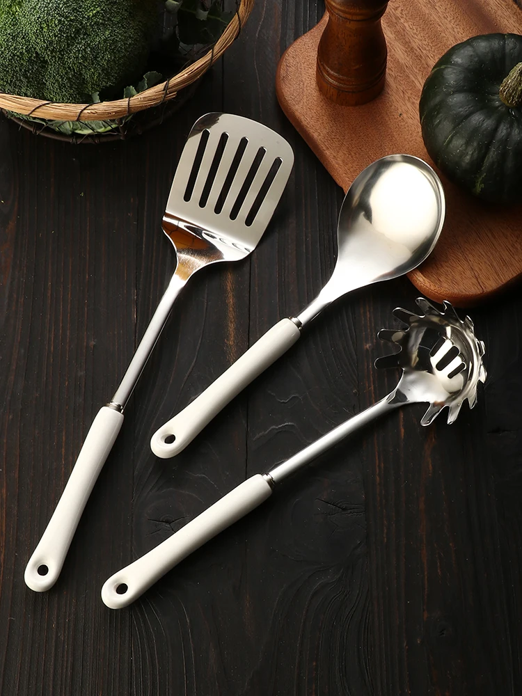 スプーン 下持ち いつから 一般的に使われるようになったか