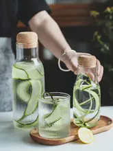 耐熱性コルク栓付き高硼酸ガラス製飲料ボトル【携帯用・果汁や水用】
