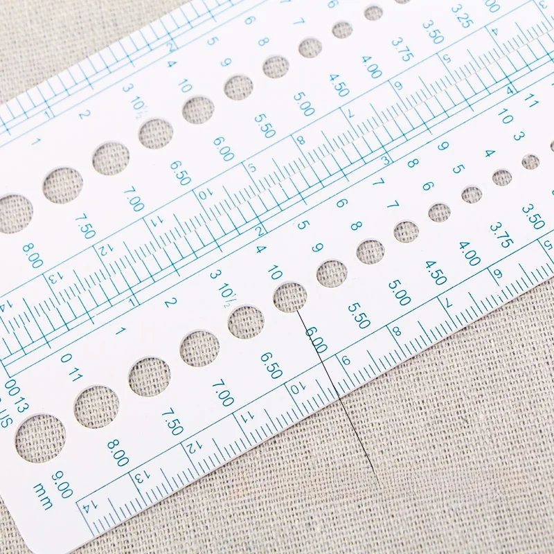 プラスチック製編み物用メジャーツール：フェルティングニードルとミシン針の使い分けを徹底解説