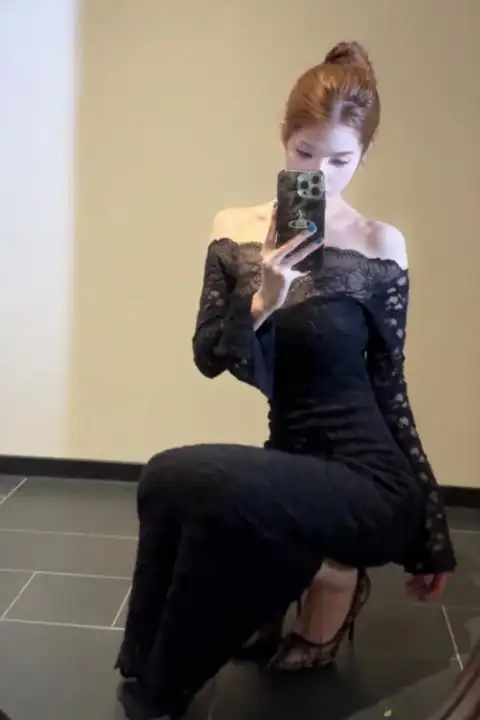 女性用 オフショルダー長袖ワンピース【フィット感・フレアスリーブ・レースデザイン】