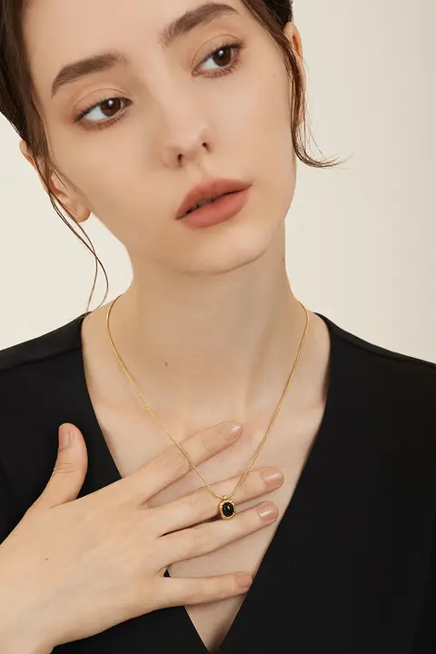 Onchic 浮金ブラックオニキスネックレス【鎖骨チェーン・デザインペンダント】