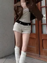 アメリカンビンテージスタイルのストラップトップとローウエストロールカットショートパンツ（セットアップ対応）