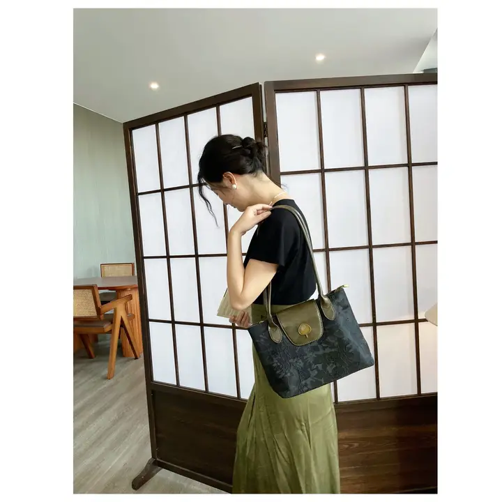 中式復古デザインの刺繍トートバッグ【大容量・肩掛け・レトロスタイル】