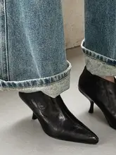 尖ったトゥの細いヒールショートブーツ【通勤向け・レトロスタイル・あったか柔らかファブリック】