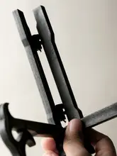 黒色プラスチック製L型飾り皿スタンド【北欧風・ウォールデコ】