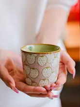 手描きストロベリーの陶器製カフェカップ【レトロデザイン・ピンク】