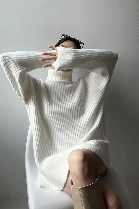 UMI 高級感ある中長丈ハイネックニットセーター【ルーズフィット・冬用・女性用】
